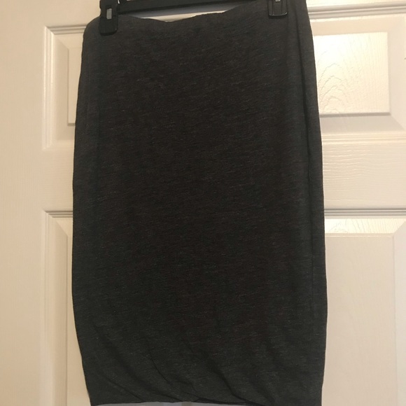 A line skirt from H&M - Picture 2 of 3